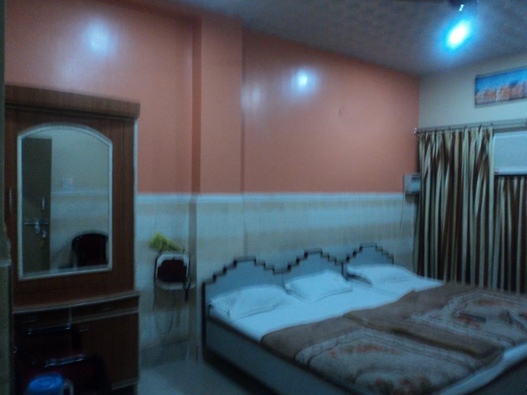 Hotel Jyoti Βαρανάσι Δωμάτιο φωτογραφία