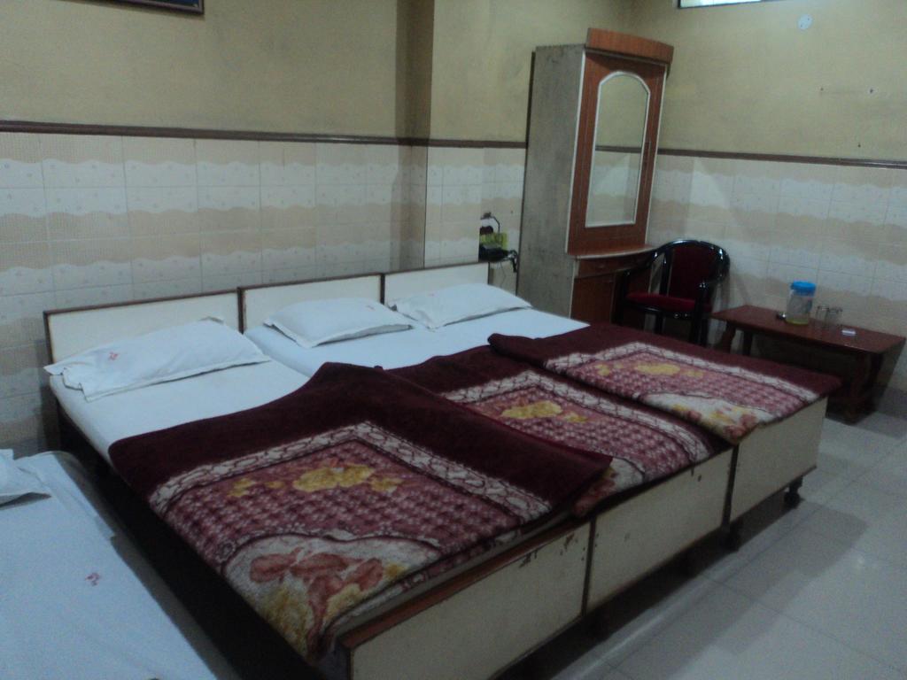 Hotel Jyoti Βαρανάσι Δωμάτιο φωτογραφία